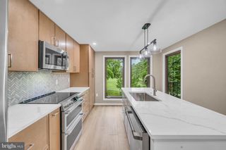 1806 N SHORE CT, Reston, VA 20190