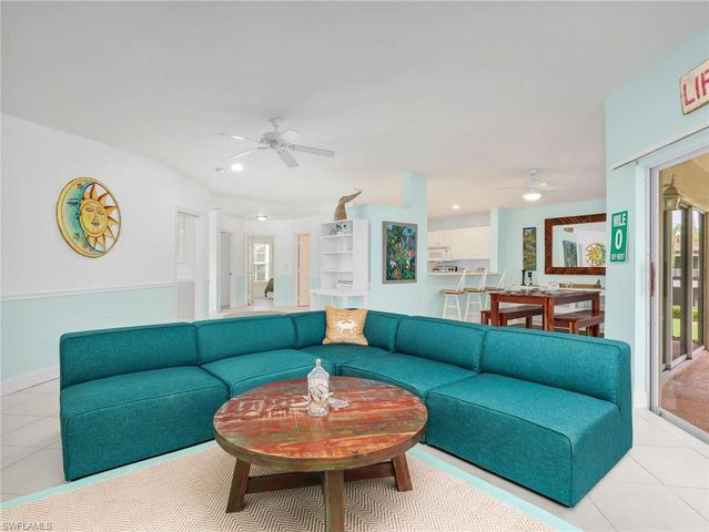 1100 Diamond CIR 1104, Naples, FL 34110