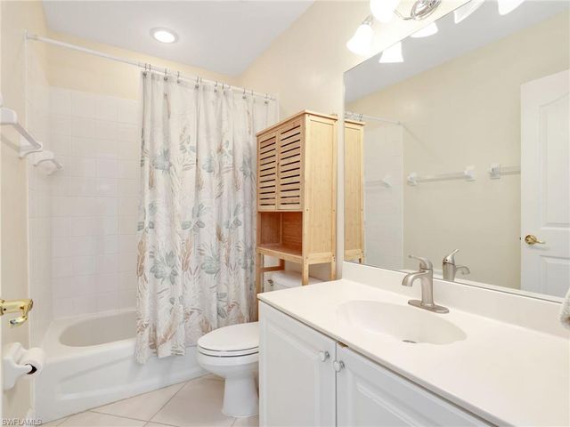 1100 Diamond CIR 1104, Naples, FL 34110