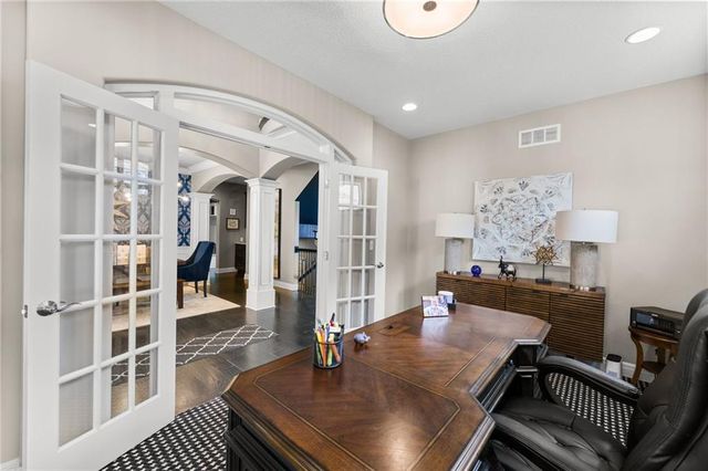 24913 W 98th Street, Lenexa, KS 66227