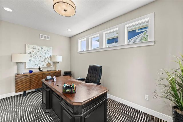 24913 W 98th Street, Lenexa, KS 66227