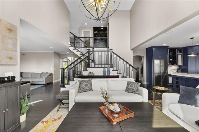 24913 W 98th Street, Lenexa, KS 66227