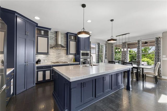 24913 W 98th Street, Lenexa, KS 66227