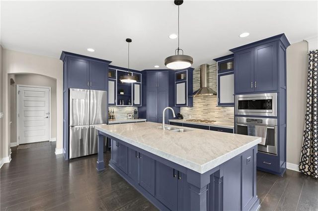 24913 W 98th Street, Lenexa, KS 66227