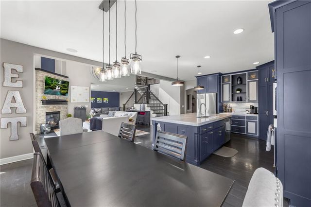 24913 W 98th Street, Lenexa, KS 66227