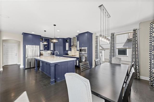 24913 W 98th Street, Lenexa, KS 66227
