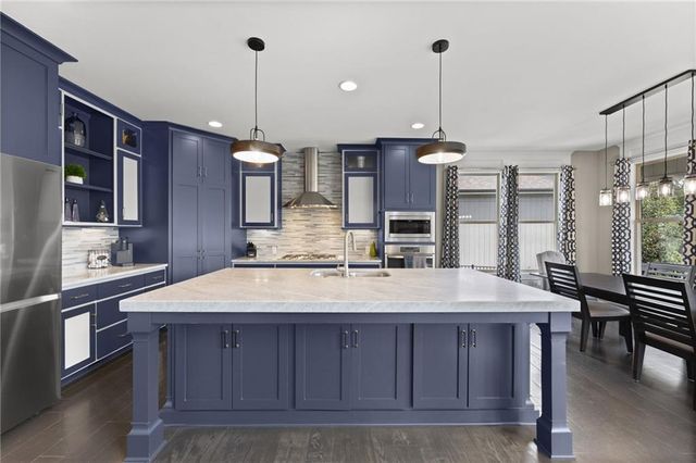 24913 W 98th Street, Lenexa, KS 66227