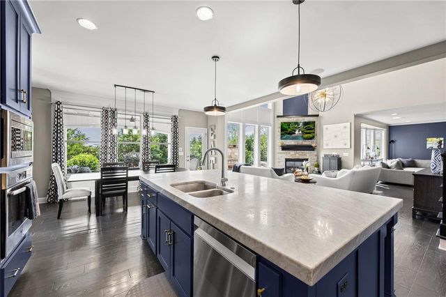 24913 W 98th Street, Lenexa, KS 66227