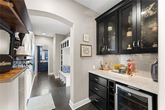 24913 W 98th Street, Lenexa, KS 66227