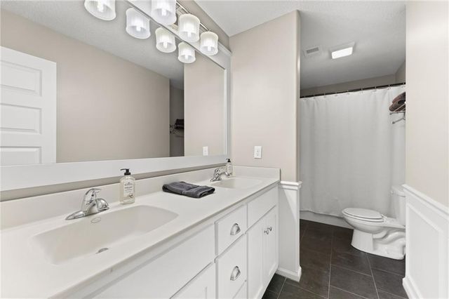 24913 W 98th Street, Lenexa, KS 66227