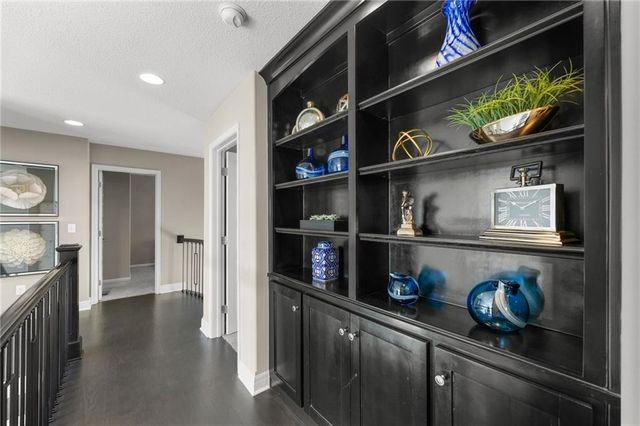 24913 W 98th Street, Lenexa, KS 66227