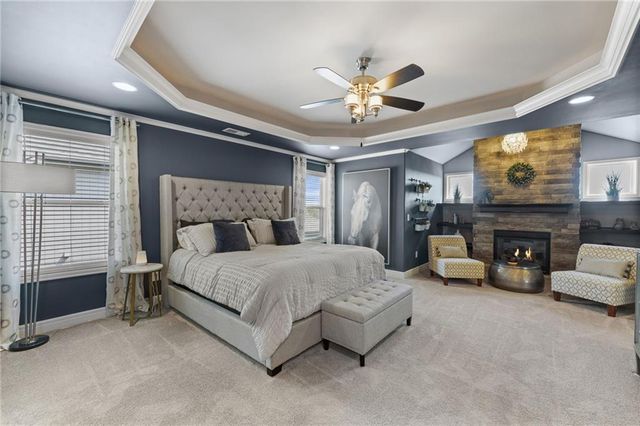24913 W 98th Street, Lenexa, KS 66227