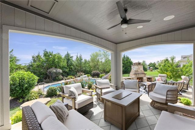 24913 W 98th Street, Lenexa, KS 66227
