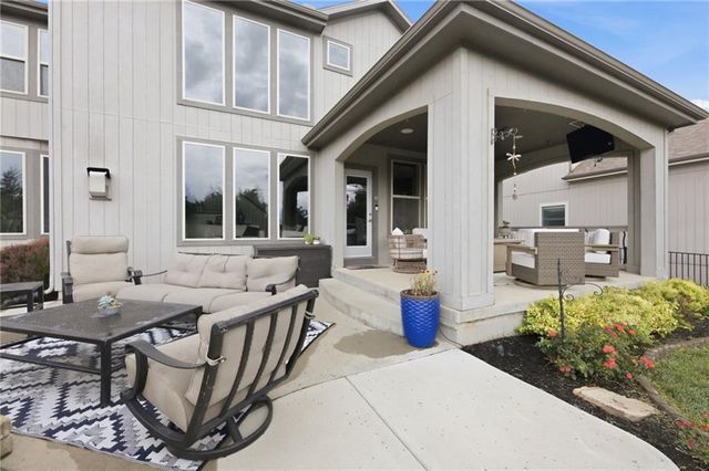 24913 W 98th Street, Lenexa, KS 66227