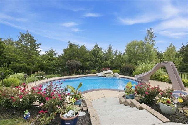 24913 W 98th Street, Lenexa, KS 66227