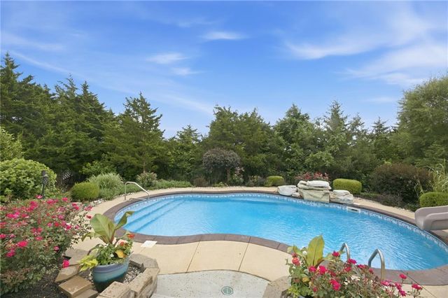 24913 W 98th Street, Lenexa, KS 66227