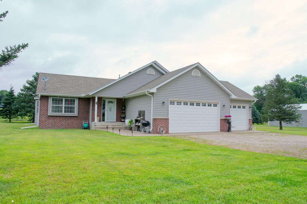 8109 217th Avenue NE, Linwood Twp, MN 55079