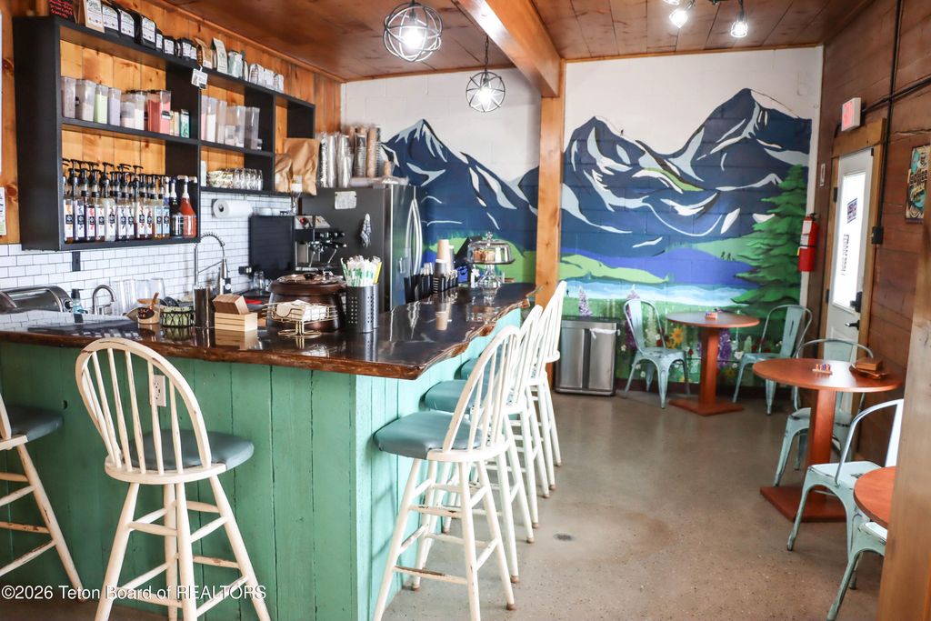 461 S PINE Street, Pinedale, WY 82941 photo 2