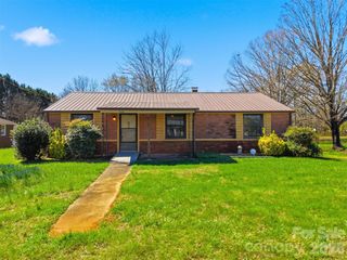 2421 35th Street Court NE, Hickory, NC 28601