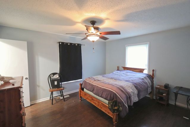 911 Parkway Dr, Smithville, TN 37166