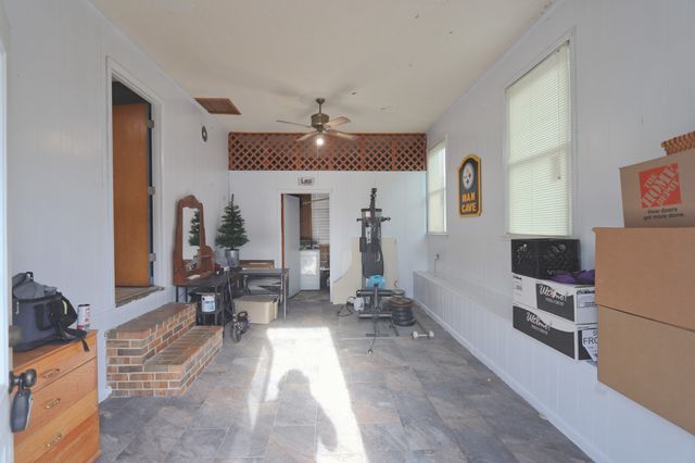911 Parkway Dr, Smithville, TN 37166