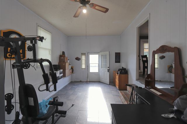 911 Parkway Dr, Smithville, TN 37166