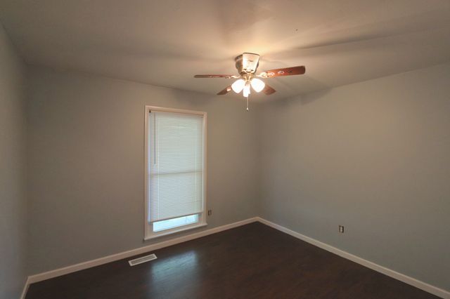 911 Parkway Dr, Smithville, TN 37166