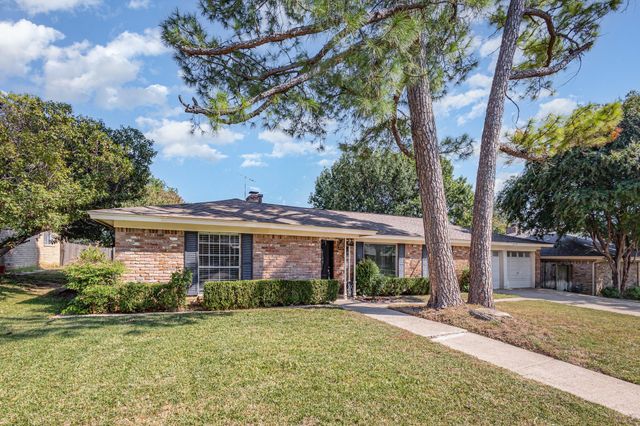 1740 Cynthia Lane, Hurst, TX 76054