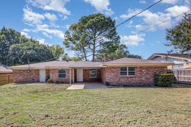 1740 Cynthia Lane, Hurst, TX 76054