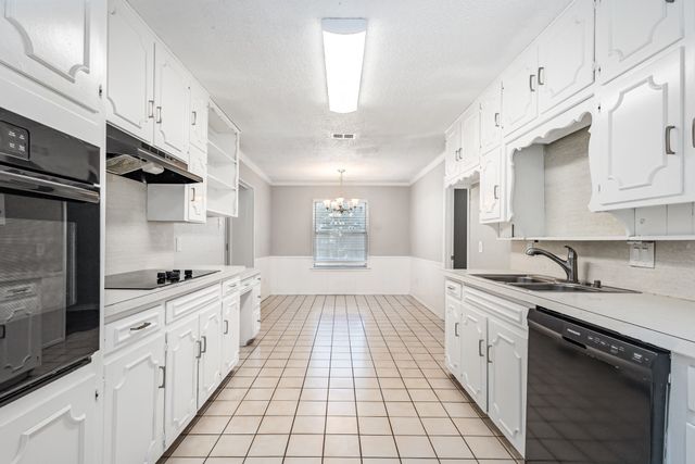 1740 Cynthia Lane, Hurst, TX 76054