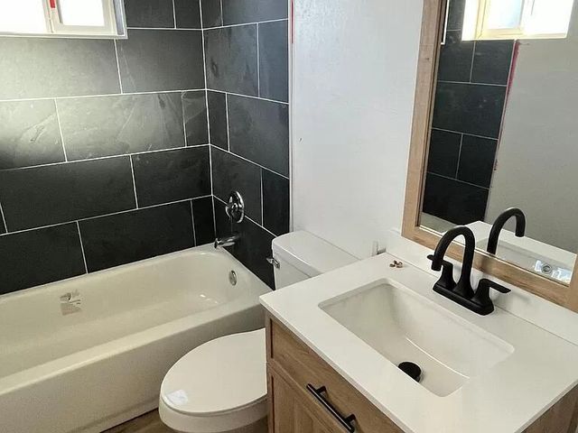 1321 15th Street NW, Albuquerque, NM 87104