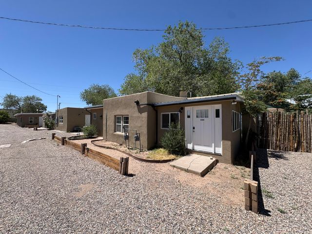 1321 15th Street NW, Albuquerque, NM 87104