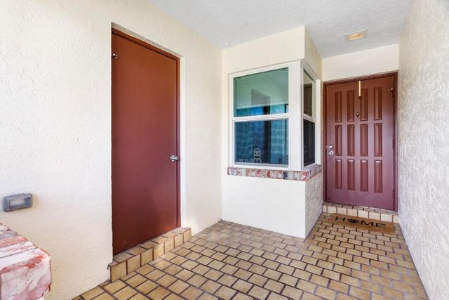 140 Moccasin Trail S, Jupiter, FL 33458