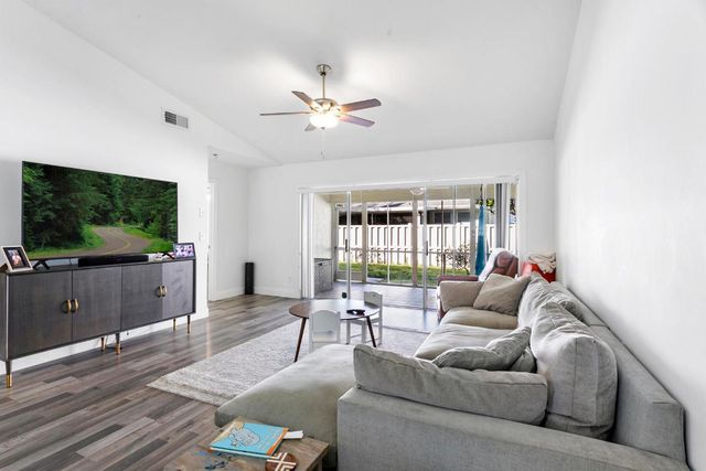 140 Moccasin Trail S, Jupiter, FL 33458