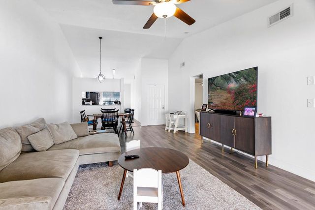 140 Moccasin Trail S, Jupiter, FL 33458