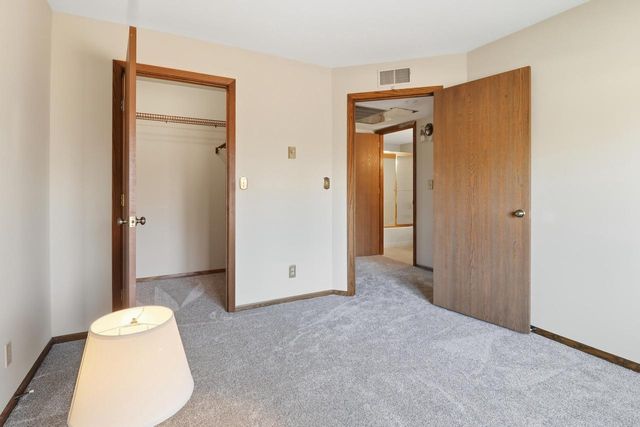 W177N9766 Riversbend CIRCLE E, Germantown, WI 53022