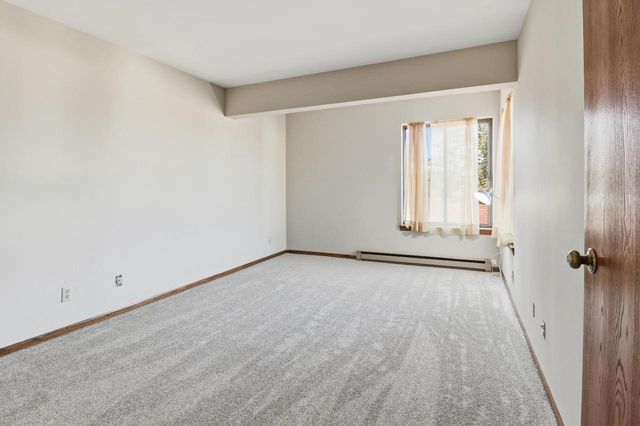 W177N9766 Riversbend CIRCLE E, Germantown, WI 53022