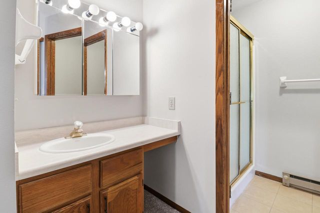 W177N9766 Riversbend CIRCLE E, Germantown, WI 53022