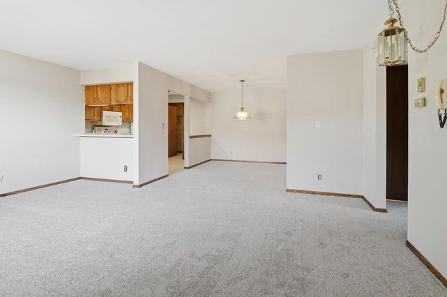 W177N9766 Riversbend CIRCLE E, Germantown, WI 53022