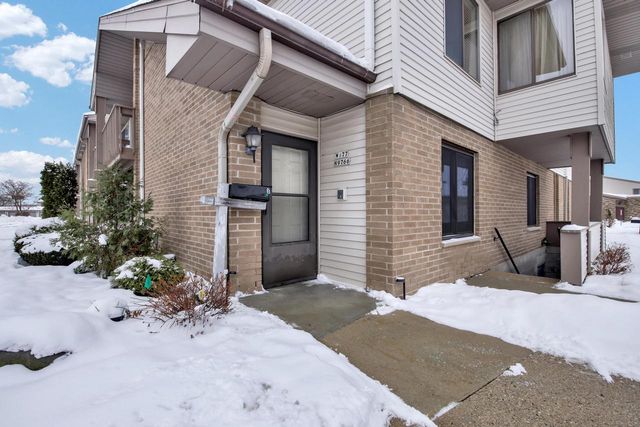 W177N9766 Riversbend CIRCLE E, Germantown, WI 53022