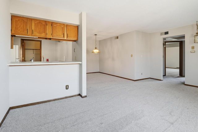 W177N9766 Riversbend CIRCLE E, Germantown, WI 53022