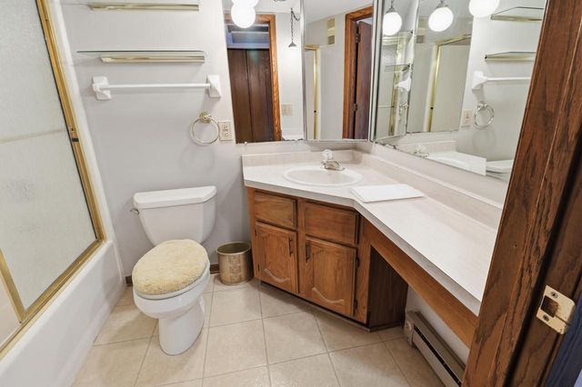 W177N9766 Riversbend CIRCLE E, Germantown, WI 53022