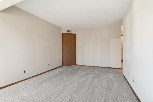 W177N9766 Riversbend CIRCLE E, Germantown, WI 53022