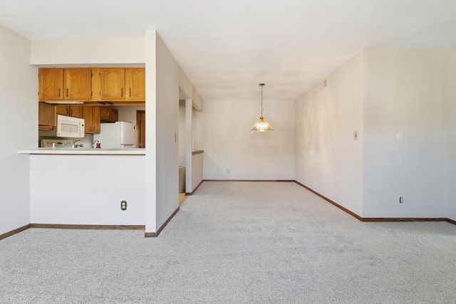 W177N9766 Riversbend CIRCLE E, Germantown, WI 53022