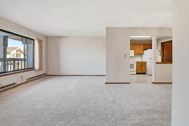 W177N9766 Riversbend CIRCLE E, Germantown, WI 53022