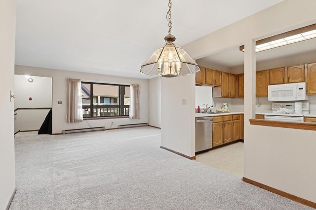 W177N9766 Riversbend CIRCLE E, Germantown, WI 53022