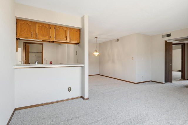 W177N9766 Riversbend CIRCLE E, Germantown, WI 53022