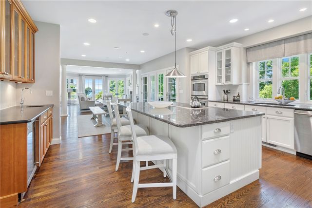 60 Van Wickle Lane, Bristol, RI 02809