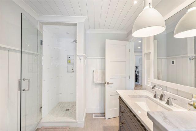 60 Van Wickle Lane, Bristol, RI 02809