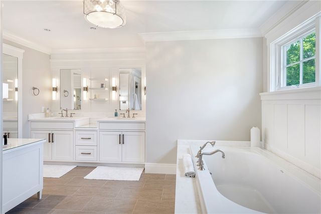 60 Van Wickle Lane, Bristol, RI 02809